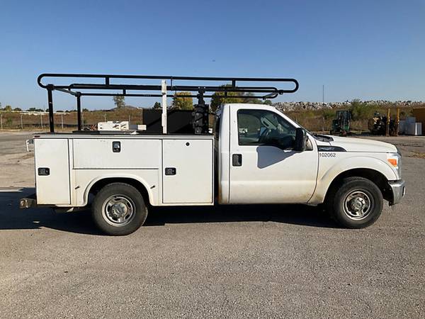 Photo 2016 Ford Super Duty with Knapheide Utility Bed - $19,995 (Sweetwater TN just south of Knoxville)