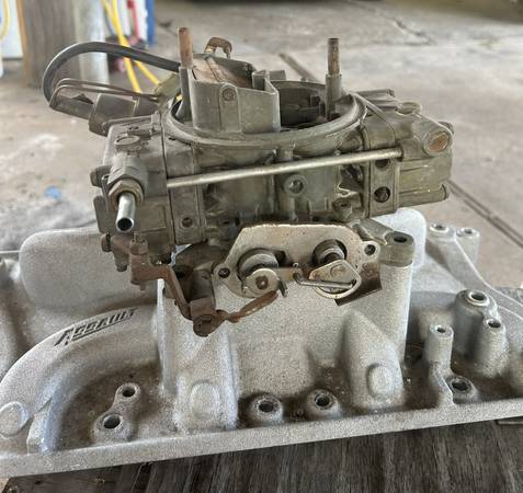 Photo FORD 302 High Rise Intake with Holley 650 CFM Carburetor $300