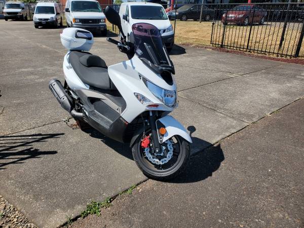 Photo 2012 Kymco Scooter Fuel injected 500 Runs great. REDUCED PRICE $2,995