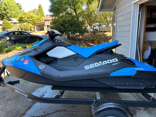 Photo 2016 Seadoo Spark, 2up, 55 hours, trailer and cover $7,200