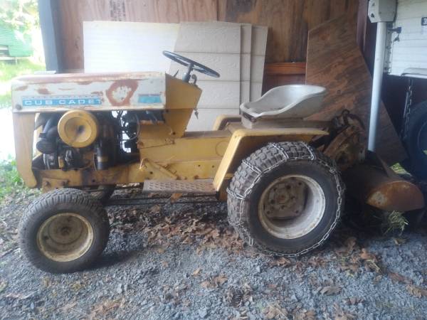 Photo Cub Cadet 123 Garden tractor wattachments $1,500