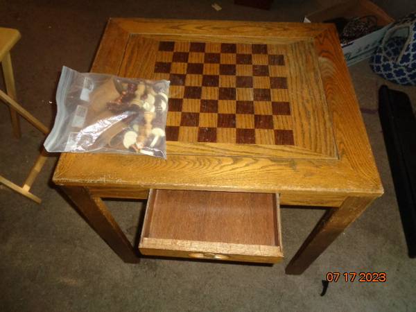 Photo Game table backgammon, chess, solid wood $100