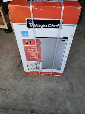 Photo Mini fridge Compact refrigerator 3.3 cu ft $100