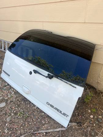 Photo 2003 chevy Tahoe rear hatch $150