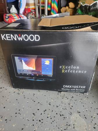 Photo Kenwood Dmx1057xR and focal speakers $850