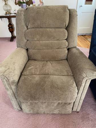 Photo Lift Chair Recliner $325