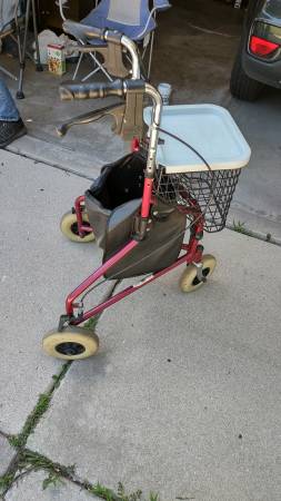 Photo Nova - 3 wheeled walker $20