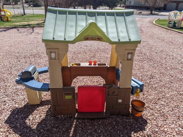 Photo Step 2 Great Outdoors Playhouse $200