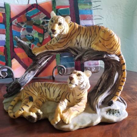 Photo Tiger King White  Bengal Tiger Figurines $10