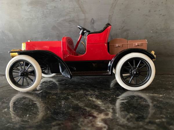 Vintage 1907 Deere Clark Die Cast Metal Motor Car $25