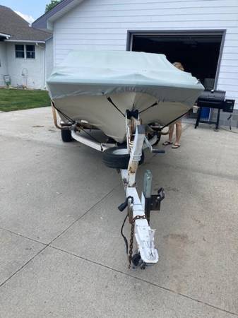 Tri-hull boat for sale $2,800