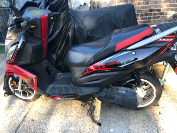 Photo 150cc scooter for sale