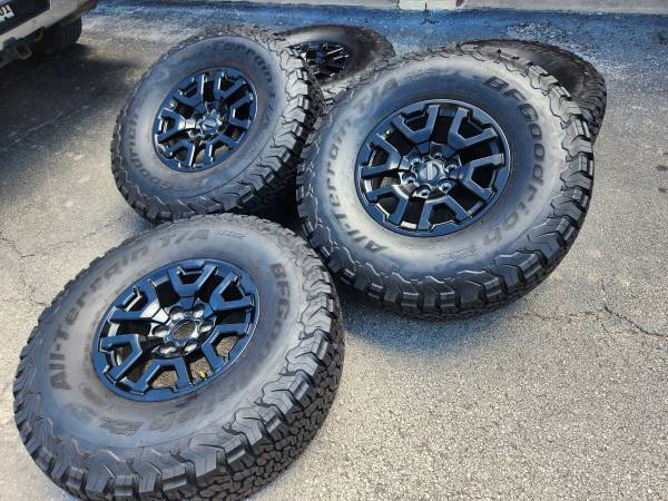 Photo 17 ford bronco raptor oem black wheels and tires $2,250