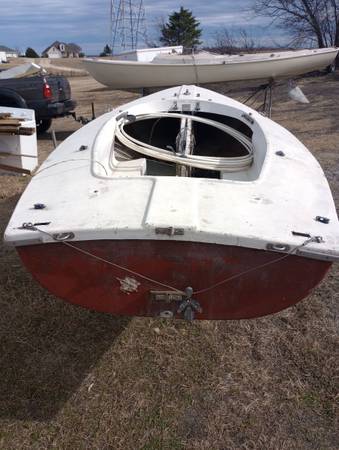 Photo 18 old sailboat with trailer $100