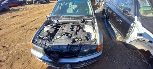 Photo 1999 BMW 323i  PARTING OUT - PARTS ONLY $40