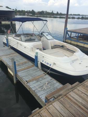 Photo 1999 Four Winns Candia Funship 254 Boat with trailer $19,900