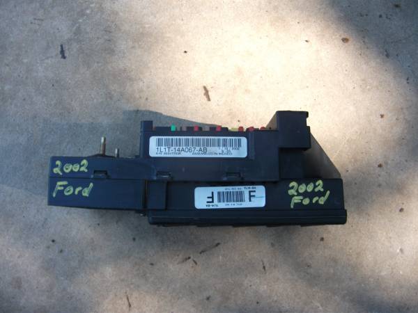 Photo 2002 FORD EXPEDITION FUSE BOX $120