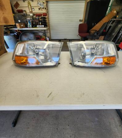 Photo 2009 to 2012 Dodge Ram Headlights $150