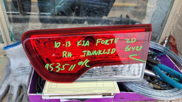 Photo 2013 Kia Forte Coupe Right Trunklid Light $35