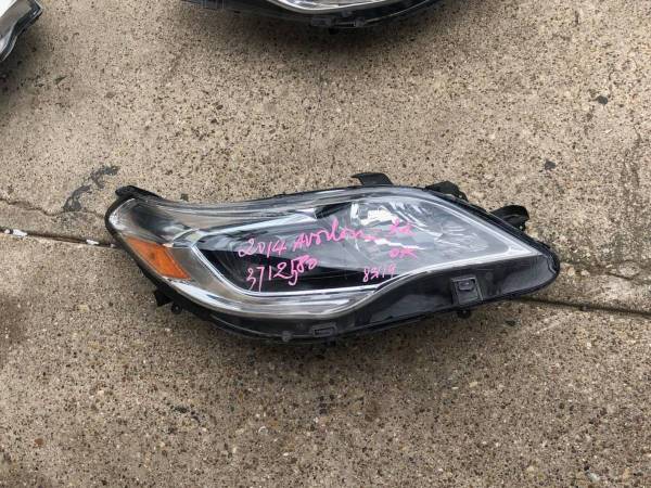Photo 2014 Toyota Avalon Headlight $85