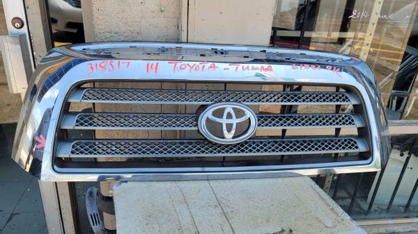 Photo 2014 Toyota Tundra Grille $85