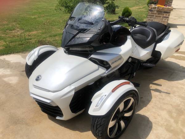 Photo 2016 CAN-AM SPYDER ROADSTER $11,500