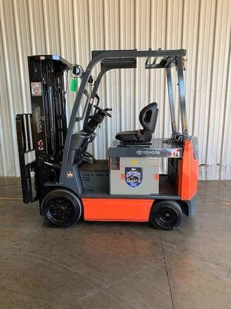 Photo 2016 Toyota Forklift Electric 4 Wheel Sit Down Three Stage