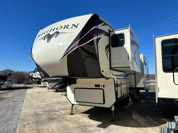 Photo 2018 Bighorn 3500 SE Fifth Wheel (Financing Available) $44,995