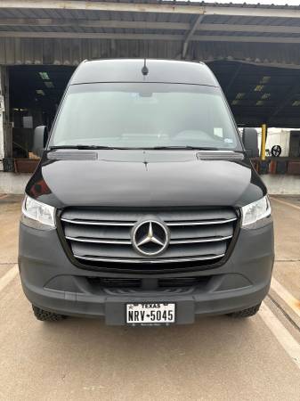Photo 2019 Mercedes Benz Sprinter Van 4X4 2500 - $93,800 (Dallas)