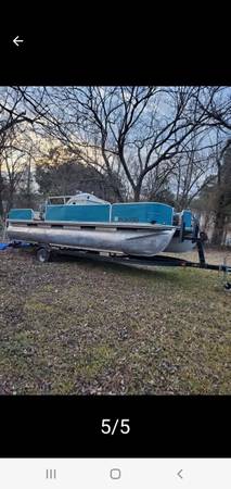 Photo 20 pontoon boat w 90hp johnson $5,500