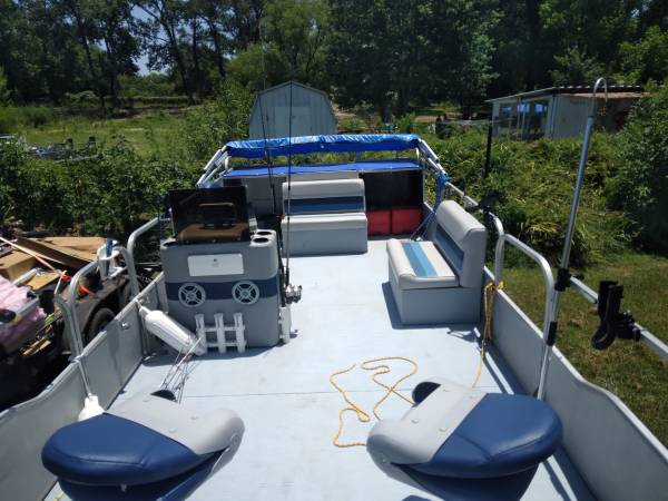 24 ft 1987 starcraft pontoon newly updated $9,000