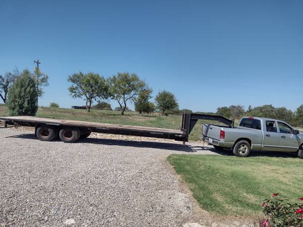 Photo 28 ft road boss gooseneck dual tandem heavy duty flatbed trailer $9,500