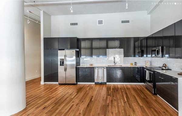 Photo A Chic and Stylish Apartment in Downtown DallasROOF TOP DECK $1,999