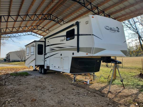 Photo Carriage Cabo 37ft 5th wheel $19,000