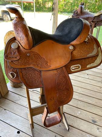 Photo Circle Y show saddle $600
