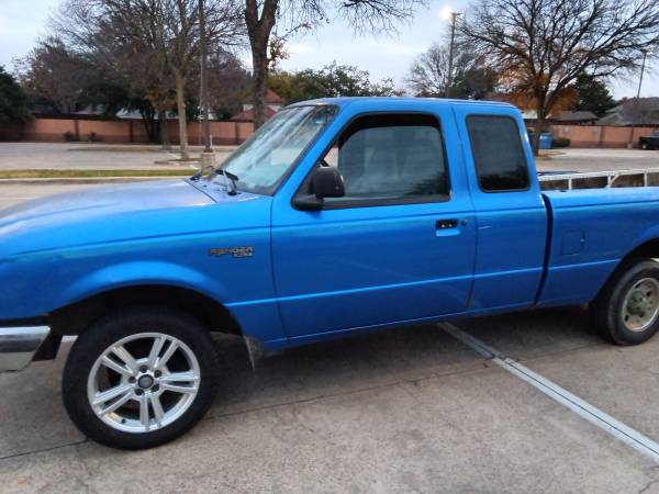 Photo Clean title 2000 Ford ranger 5 speed 4 cy Truck pickup - $2,600 (North Dallas Plano)