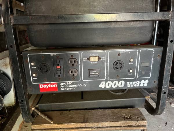 Photo Dayton Generator 4000 Watts. With Honda 8 hp engine $550