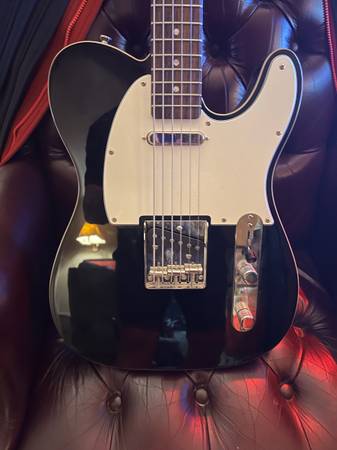 Photo Fender Classic Vibe Squier Baritone Telecaster Custom in like new condition $375