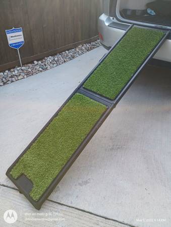 Photo Gen7Pets 72 Inch PET RAMP-Fold Up Style--NEW Condition $40