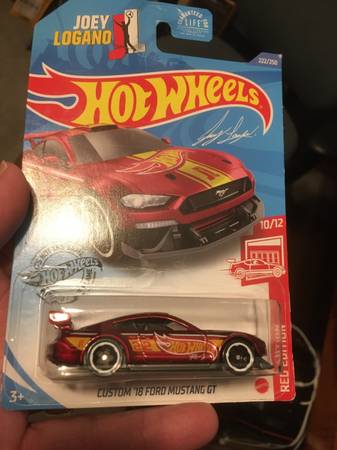 Photo Hot Wheels Joey Logano Target Exclusive Red Custom 18 Ford Mustang GT $8