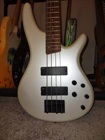 Photo Ibanez SR250 Electric Bass Pearl White $225