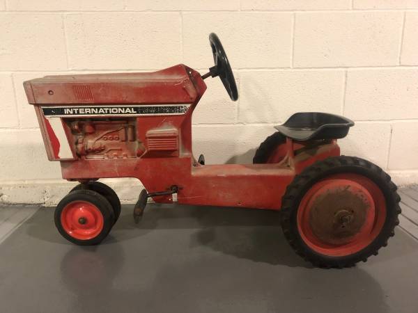 Photo International Harvester Pedal Tractor by ERTL $290