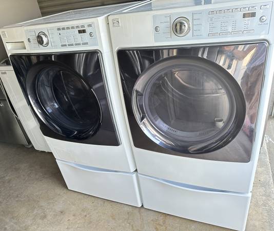 Photo Kenmore Elite Smart Front-Load Washer and dryer. $650
