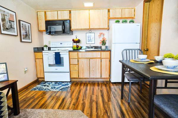 Photo Make Us Your Home Budget Suites - $309 Weekly - 5289 St Hwy 121 $309