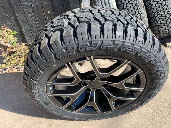 Photo New 22 black Chevy Gmc Rims and Tires 22 Wheels honeycomb Rines 22s $1,850