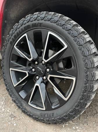 Photo New 22 black Chevy gmc wheels and tires 22 Rims Silverado Tahoe 22s $1,950