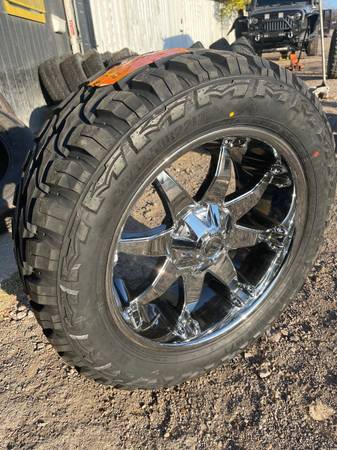 Photo New 22x10 FUEL Wheels and Tires 22 Rims 22 Fuels Rines con Yantas 22s $1,950
