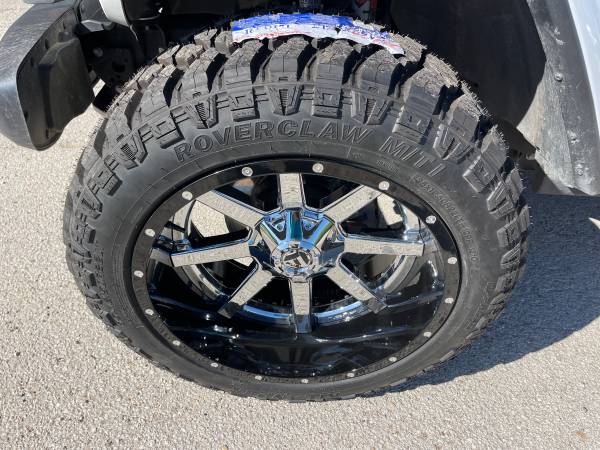 Photo New 22x12 Fuel Maverick Wheels and New Tires 22 Rims Jeep Gladiator J $2,700