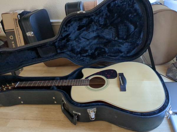 Photo New Yamaha Electric Acoustic Guitar $189