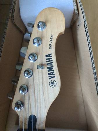 Photo New Yamaha Stractocastor electric guitar $214